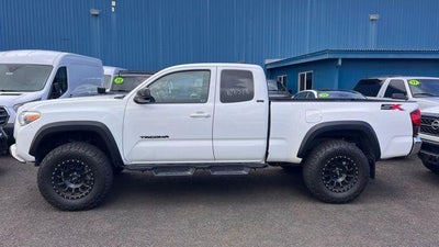 2023 Toyota Tacoma 4WD 4WD SR Access Cab 6' Bed V6 AT (SE)